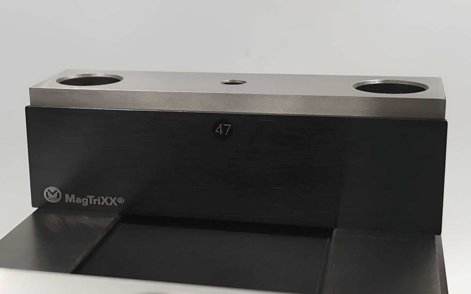 magnetische Parallelunterlage im Maschinenschraubstock günstg zu kaufen bei cncmech.de