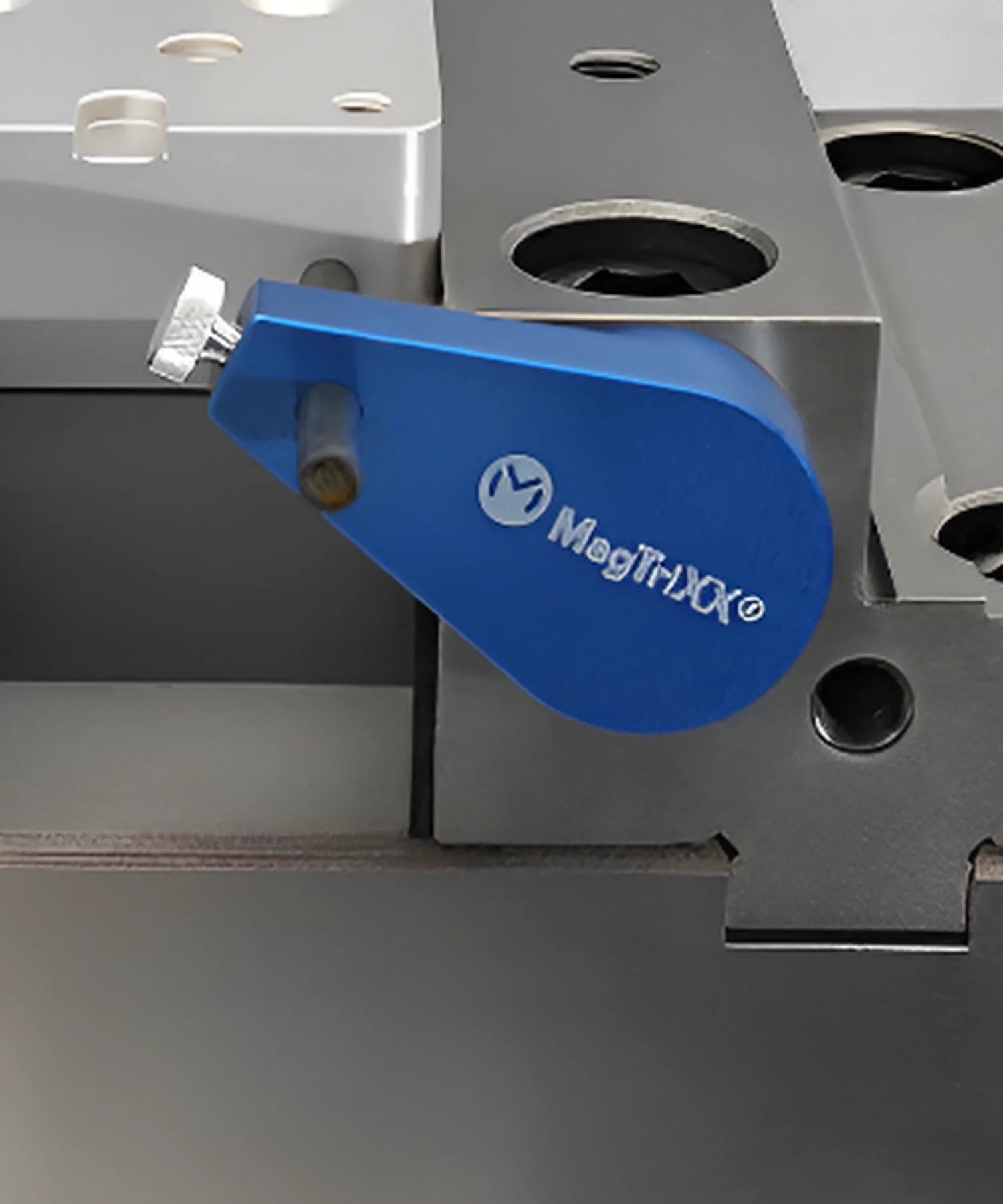 Magnetischer Positionier-Werkstückanschlag von Magtrixx zur präzisen Werkstückpositionierung in der CNC-Spanntechnik.